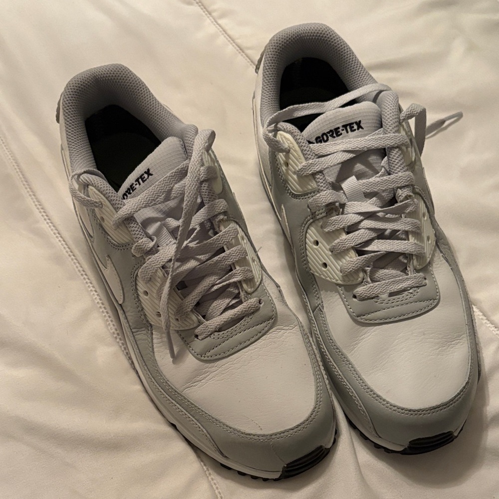 Nike Men's White and Gray Sneakers